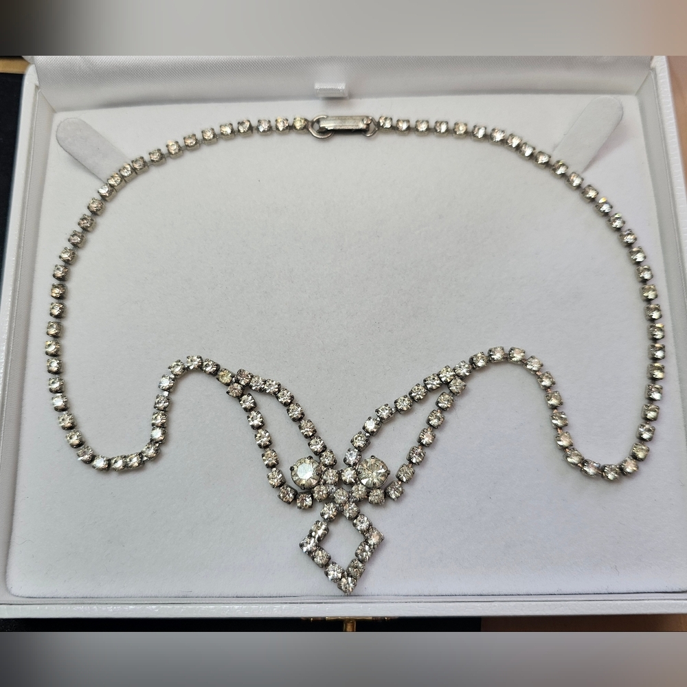 Vinatge Silver-Tone Crystal Necklace